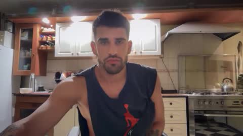 wearetwo online show from November 28, 2025, 6:05 am