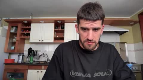 wearetwo online show from December 18, 2025, 7:31 pm