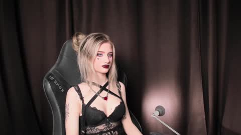 Snapshot of waterfallwoods chatting on December 17, 2024, 6:02 am waterfallwoods online show from December 17, 2024, 6:02 am