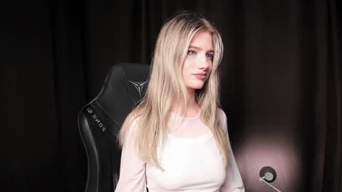 Snapshot of waterfallwoods chatting on December 20, 2024, 7:39 pm waterfallwoods online show from December 20, 2024, 7:39 pm