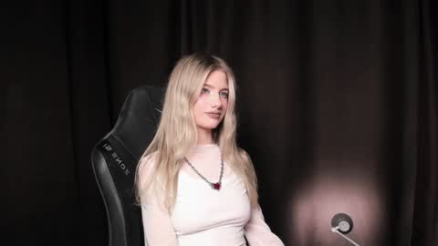 Snapshot of waterfallwoods chatting on December 21, 2024, 5:07 pm waterfallwoods online show from December 21, 2024, 5:07 pm