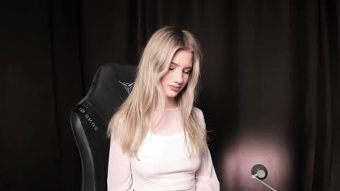 Snapshot of waterfallwoods chatting on December 22, 2024, 7:00 am waterfallwoods online show from December 22, 2024, 7:00 am