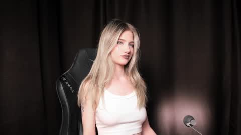 Snapshot of waterfallwoods chatting on December 24, 2024, 4:40 pm waterfallwoods online show from December 24, 2024, 4:40 pm