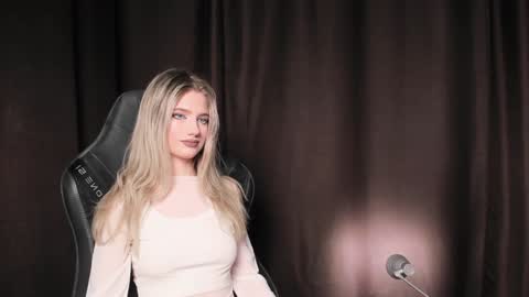 Snapshot of waterfallwoods chatting on December 25, 2024, 4:11 pm waterfallwoods online show from December 25, 2024, 4:11 pm