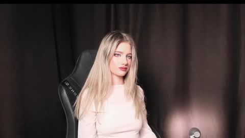 Snapshot of waterfallwoods chatting on December 31, 2024, 1:30 pm waterfallwoods online show from December 31, 2024, 1:30 pm