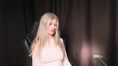 Snapshot of waterfallwoods chatting on January 2, 2025, 7:44 am waterfallwoods online show from January 2, 2025, 7:44 am