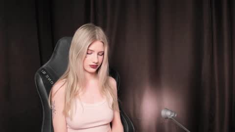 Snapshot of waterfallwoods chatting on January 11, 2025, 6:03 am waterfallwoods online show from January 11, 2025, 6:03 am