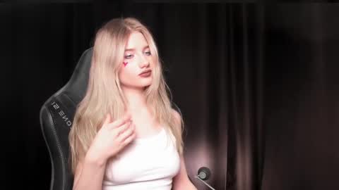 Snapshot of waterfallwoods chatting on February 14, 2025, 4:41 pm waterfallwoods online show from February 14, 2025, 4:41 pm