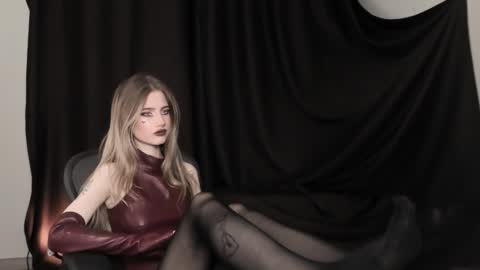 Snapshot of waterfallwoods chatting on December 21, 2025, 8:43 am waterfallwoods online show from December 21, 2025, 8:43 am