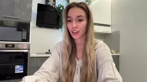 Snapshot of watergirl_ chatting on December 2, 2024, 7:49 pm Im saving up for a new car help me online show from December 2, 2024, 7:49 pm