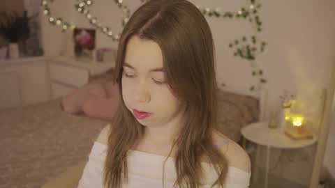 Snapshot of watermelon_sugar_ chatting on March 6, 2026, 4:14 pm Tess Pls support me with Can we reach 155 my favorite number online show from March 6, 2026, 4:14 pm