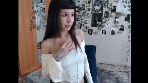Snapshot of wavy_nights chatting on October 11, 2025, 10:25 am Mina online show from October 11, 2025, 10:25 am