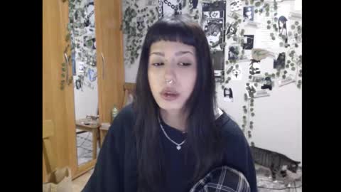 Mina online show from October 21, 2025, 3:24 pm