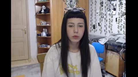 Mina online show from February 6, 2026, 1:21 am