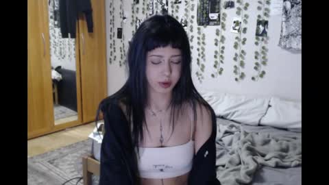 Snapshot of wavy_nights chatting on April 17, 2026, 6:00 pm Mina online show from April 17, 2026, 6:00 pm