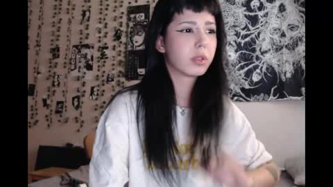 Snapshot of wavy_nights chatting on April 19, 2026, 12:59 pm Mina online show from April 19, 2026, 12:59 pm