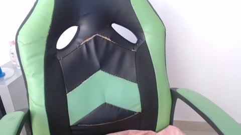 Trixie 3 online show from April 13, 2026, 12:21 pm