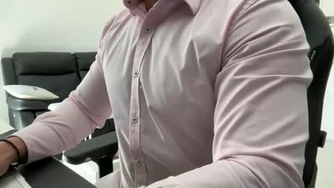 Weapon X online show from November 11, 2025, 11:16 pm