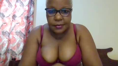 Snapshot of weaverbird25 chatting on February 6, 2026, 9:12 am weaverbird25 online show from February 6, 2026, 9:12 am