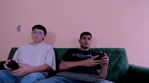 Snapshot of web_gammer_ chatting on January 7, 2025, 3:44 pm Jhonny Dick his neighbors. online show from January 7, 2025, 3:44 pm