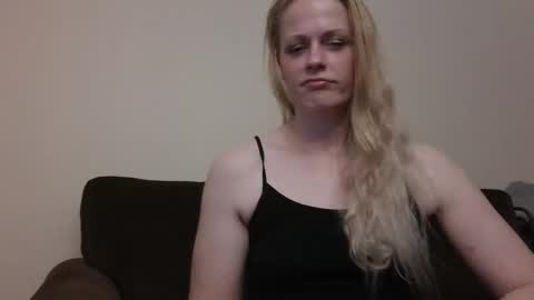 Snapshot of webcumcouple chatting on April 17, 2026, 5:32 am HayleyJay online show from April 17, 2026, 5:32 am