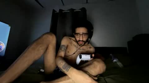 Snapshot of webthrow chatting on January 9, 2026, 5:32 am ShootingWebs online show from January 9, 2026, 5:32 am