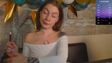 Snapshot of weed_princesss chatting on December 23, 2024, 8:36 pm moon online show from December 23, 2024, 8:36 pm