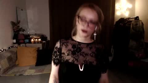 Snapshot of welliza chatting on November 24, 2025, 10:42 pm Liza online show from November 24, 2025, 10:42 pm