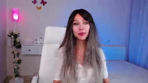 Wendi Foster online show from November 7, 2025, 7:03 pm