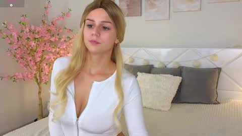 Im Wendy online show from December 15, 2024, 9:42 pm