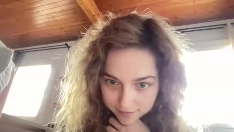 wenus_ss online show from December 8, 2024, 3:45 pm