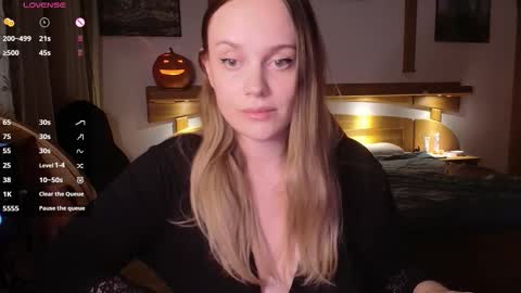 Lana online show from October 28, 2025, 7:49 pm