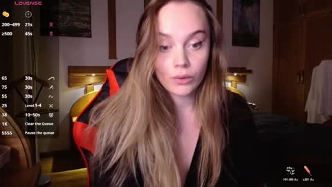 Lana online show from December 17, 2025, 9:54 pm
