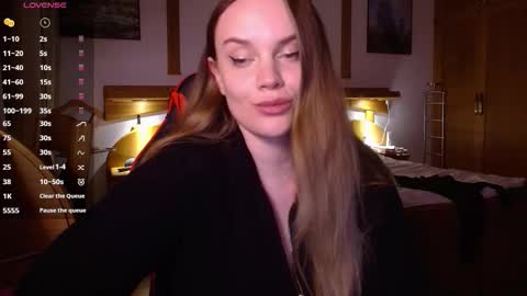 Lana online show from March 3, 2026, 7:42 pm