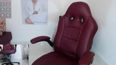 Snapshot of wet_liss chatting on December 21, 2024, 10:19 pm Diva online show from December 21, 2024, 10:19 pm