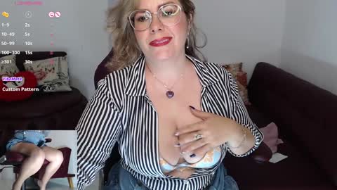 Snapshot of wet_liss chatting on January 9, 2025, 2:01 am Diva online show from January 9, 2025, 2:01 am