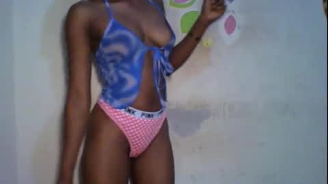 Bella online show from October 31, 2025, 8:32 pm