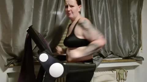 Snapshot of wetgerman2 chatting on February 3, 2025, 9:39 pm Wetgerman online show from February 3, 2025, 9:39 pm