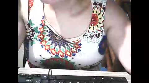Snapshot of wethornypussy4u chatting on December 19, 2025, 11:39 am wethornypussy4u online show from December 19, 2025, 11:39 am