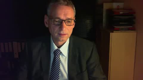 Snapshot of wetsuitedman chatting on January 9, 2025, 6:04 pm Franz online show from January 9, 2025, 6:04 pm