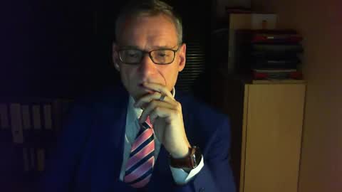 Snapshot of wetsuitedman chatting on January 18, 2025, 5:10 am Franz online show from January 18, 2025, 5:10 am