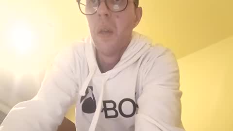 Snapshot of whatwouldyouliketosee chatting on November 16, 2025, 5:02 am stoffy online show from November 16, 2025, 5:02 am