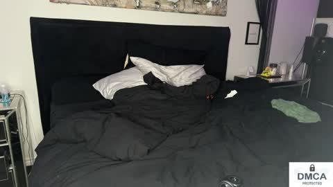 Snapshot of whenhotmeetssexy chatting on March 1, 2025, 10:24 am Hot 2 online show from March 1, 2025, 10:24 am