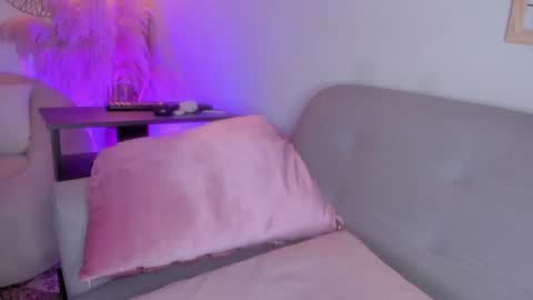 Snapshot of whiite_snow_ chatting on February 5, 2025, 9:50 pm Sara online show from February 5, 2025, 9:50 pm