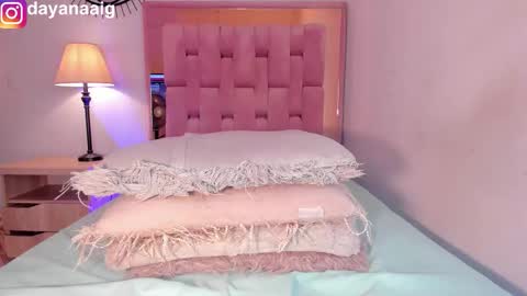 Snapshot of whiite_snow_ chatting on October 21, 2025, 1:23 pm Sara online show from October 21, 2025, 1:23 pm