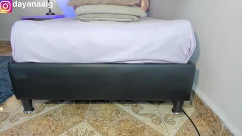 Snapshot of whiite_snow_ chatting on October 27, 2025, 6:56 pm Sara online show from October 27, 2025, 6:56 pm