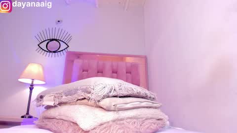 Snapshot of whiite_snow_ chatting on November 11, 2025, 12:49 pm Sara online show from November 11, 2025, 12:49 pm