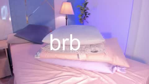 Snapshot of whiite_snow_ chatting on December 16, 2025, 7:41 pm Sara online show from December 16, 2025, 7:41 pm