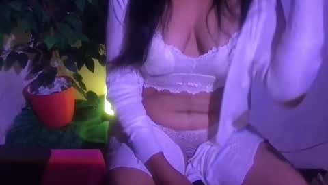 Snapshot of whisperingfire chatting on October 28, 2025, 9:35 am Mel online show from October 28, 2025, 9:35 am