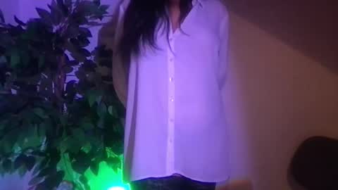 Snapshot of whisperingfire chatting on October 28, 2025, 9:39 pm Mel online show from October 28, 2025, 9:39 pm